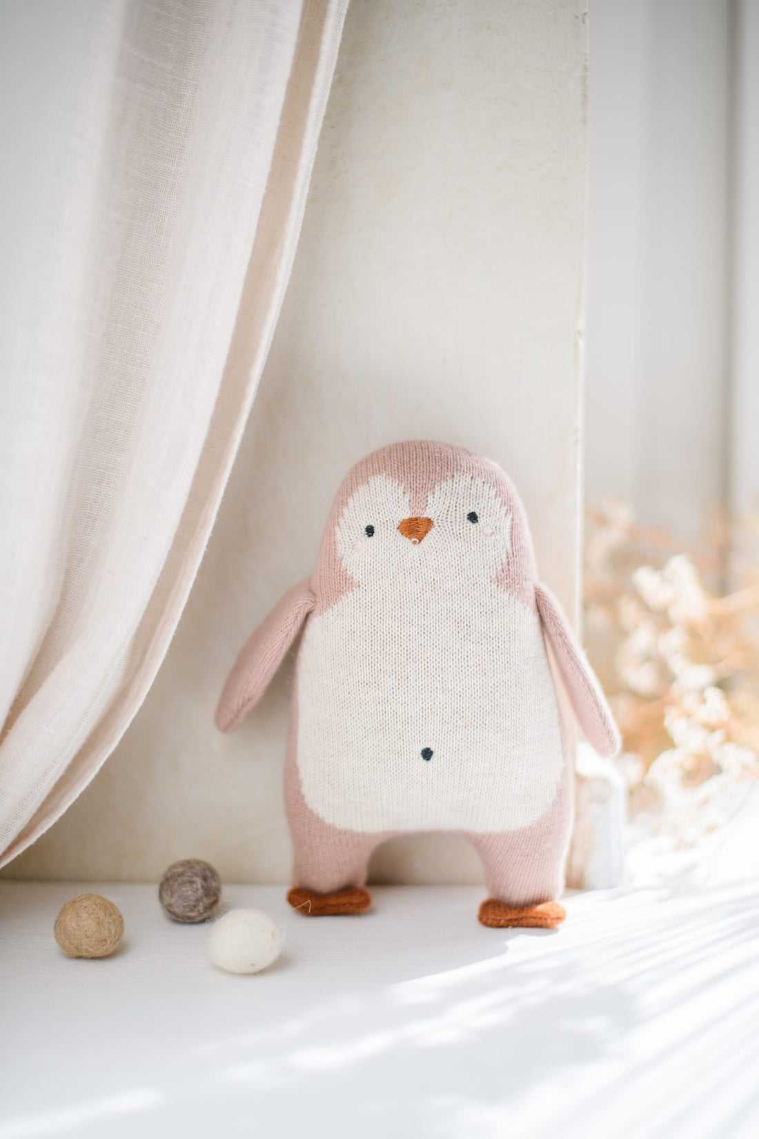 Ava & Yves - Babyrassel Baumwolle (bio) Pinguin rosa