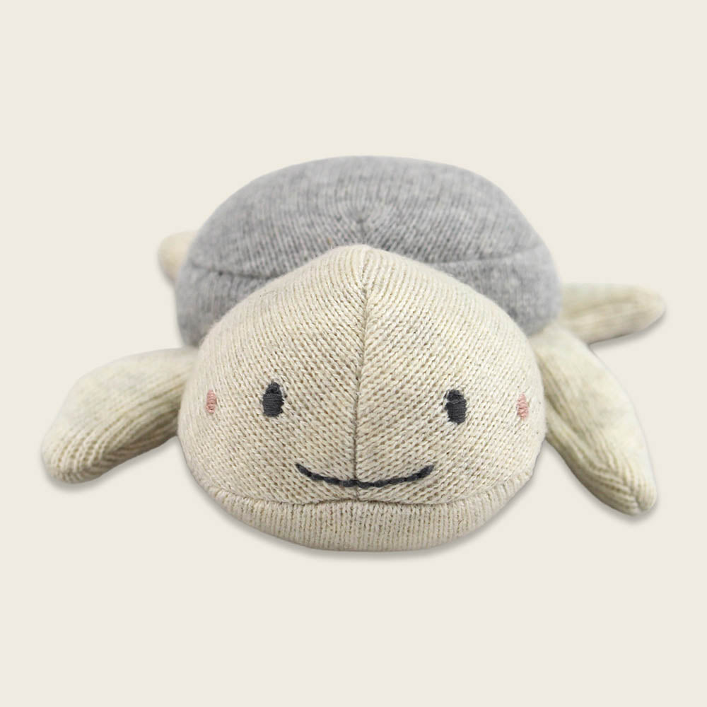 Ava &amp; Yves - Babyrassel Baumwolle (bio) Schildkröte grau