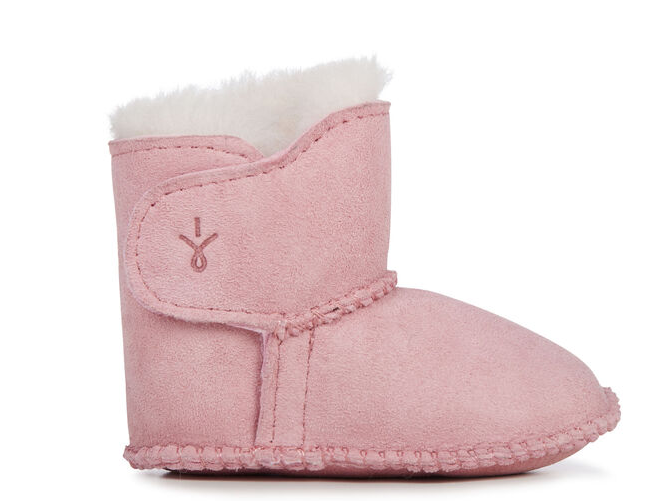 Kleine Füße lieben die EMU Australia Stiefel mit doppelseitigem Lammfell.