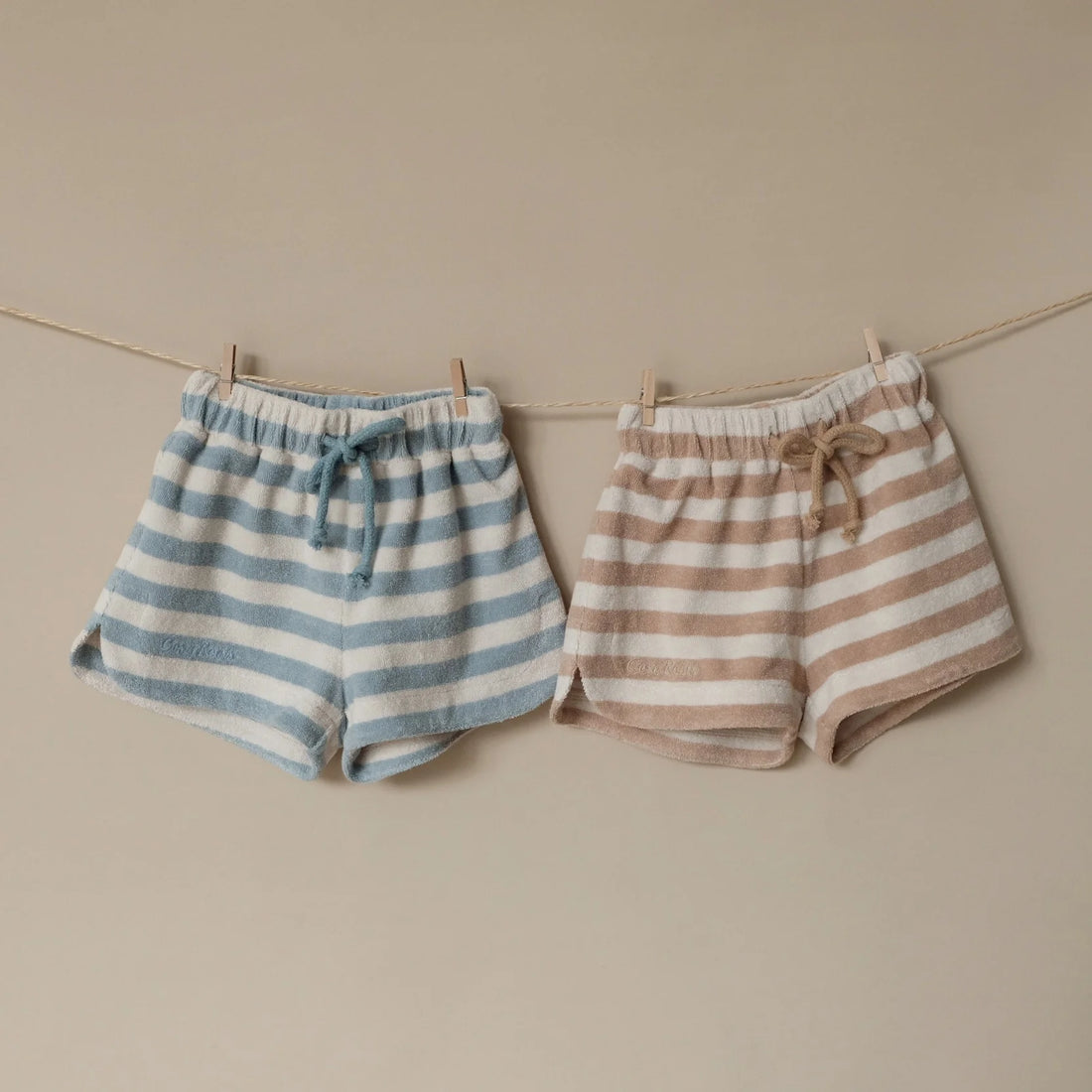 Cosy Roots - Baby Shorts „Terry“ blau-weiß gestreift