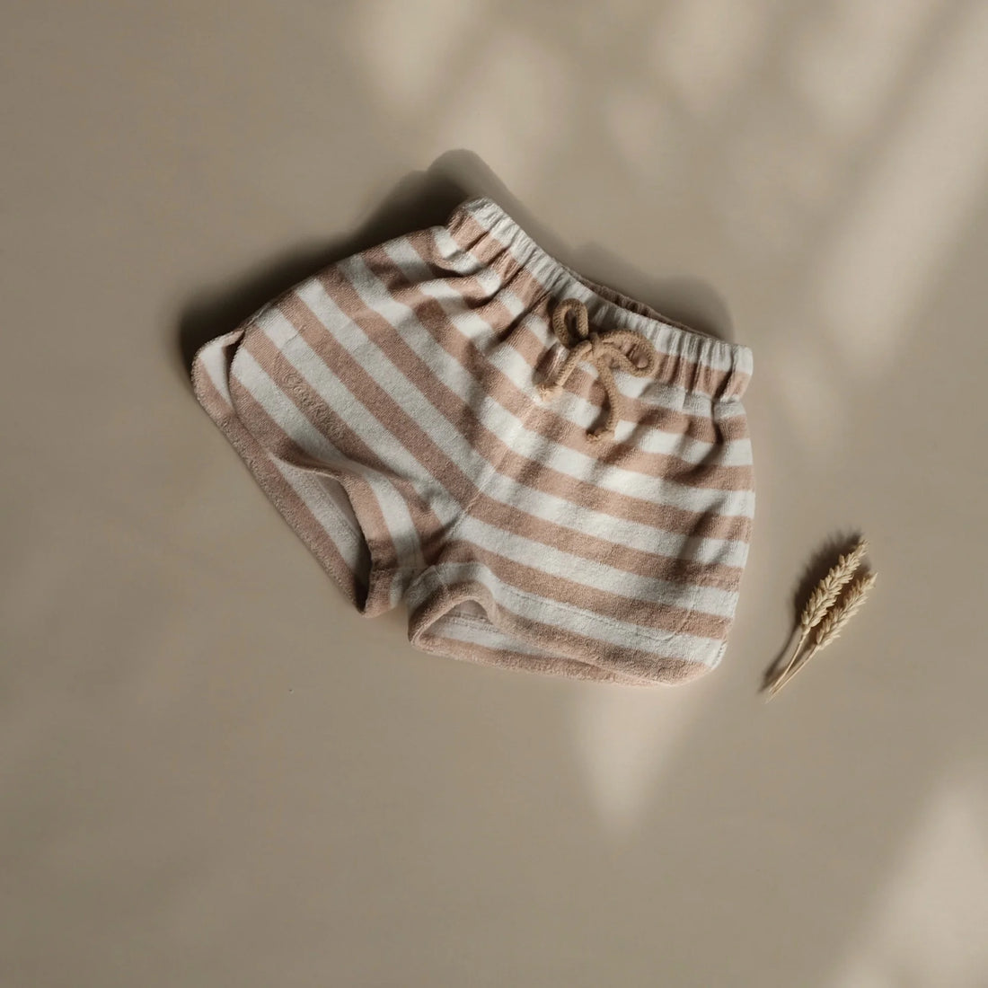 Cosy Roots - Baby Shorts „Terry“ braun-weiß gestreift