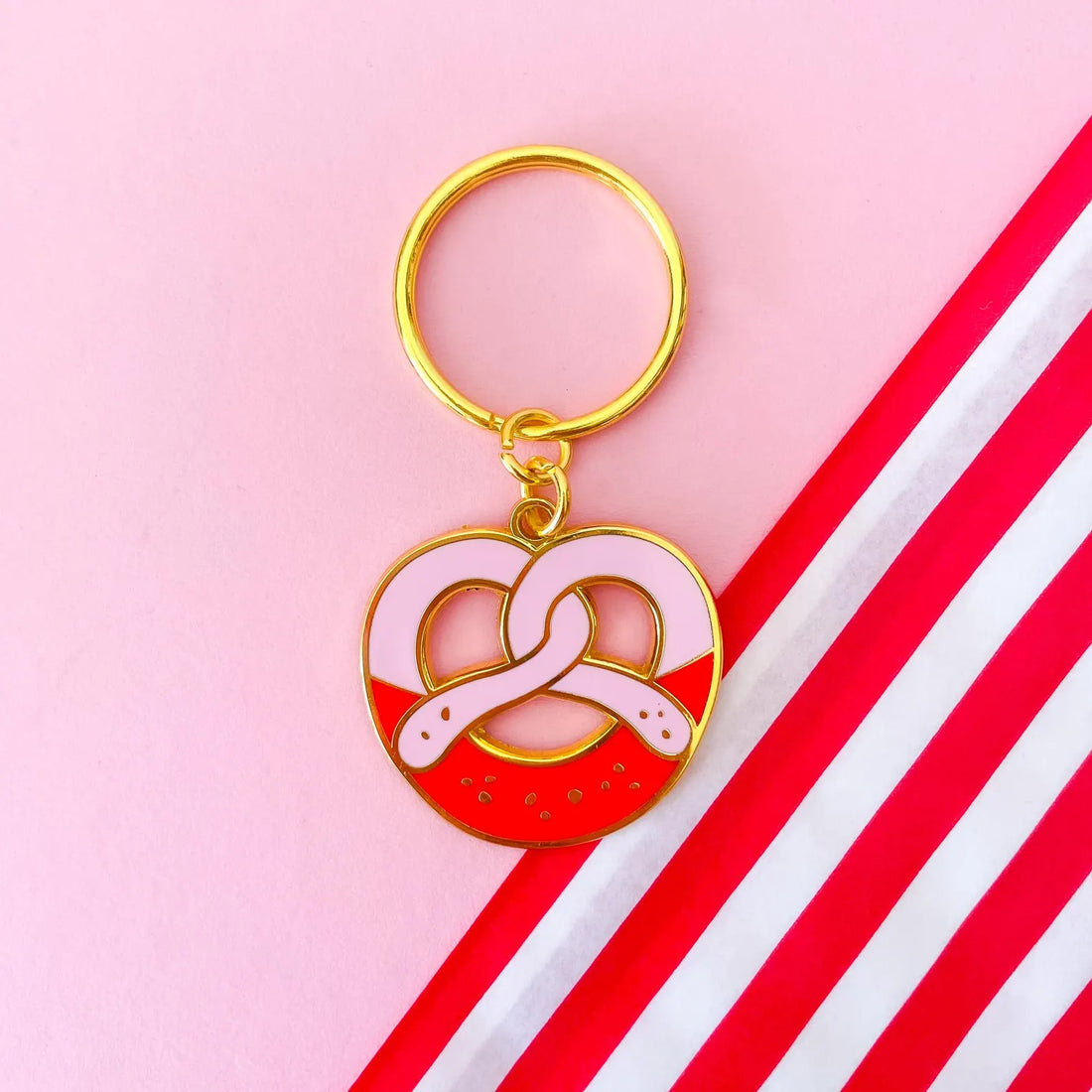 Brezen-Schlüsselanhänger rosa-rot / Brezel Anhänger / bunt / modern / Bayerische Heimat / Bayern-Souvenir / Oktoberfest-Accessoire / Breze