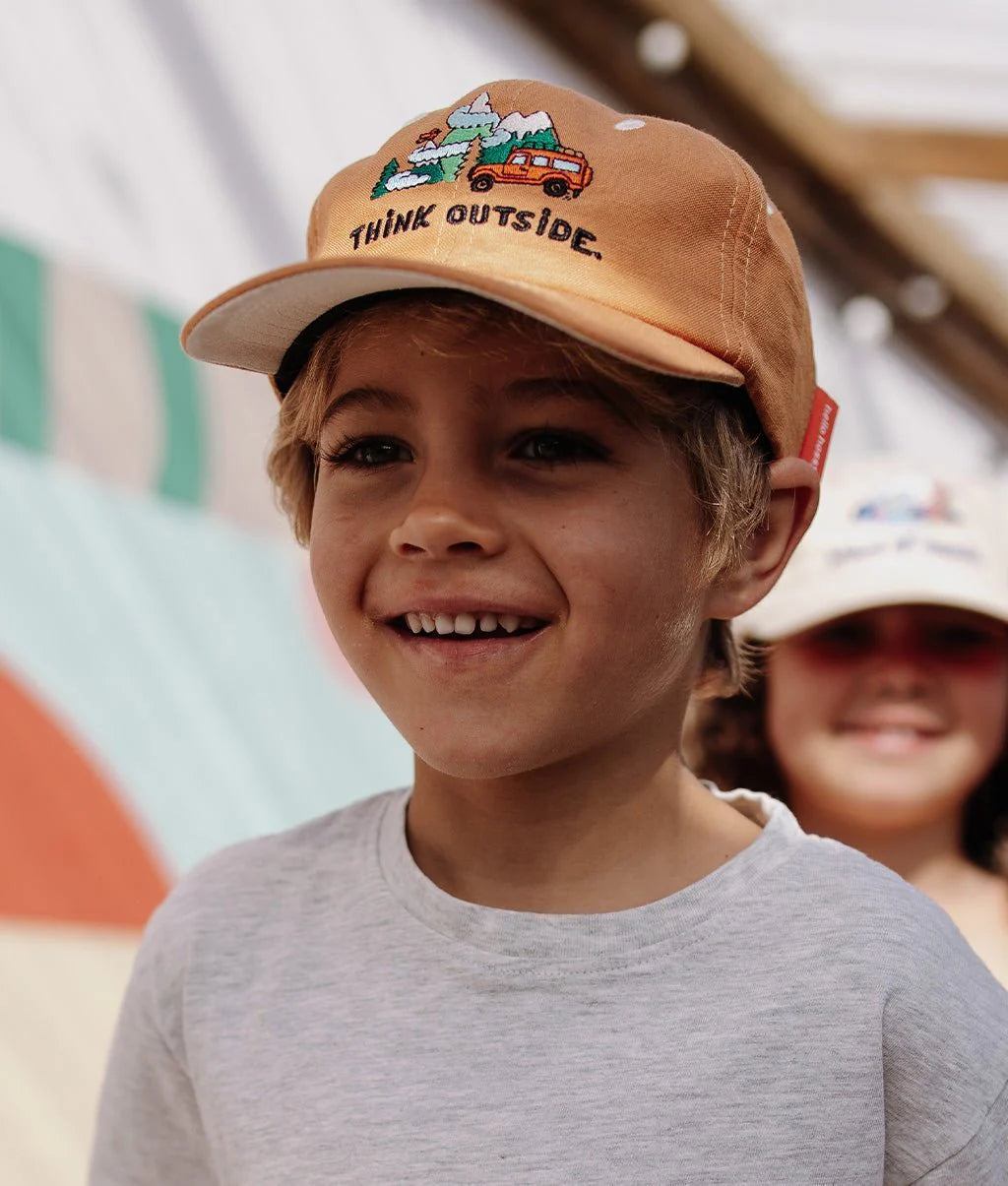 hello hossy - Kappe Leinen Outside