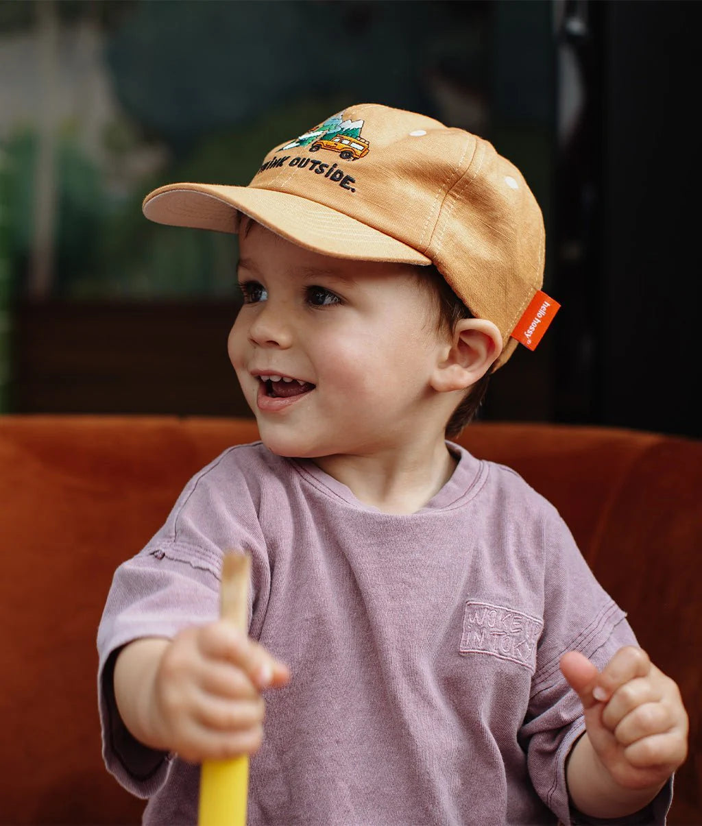 hello hossy - Kappe Leinen Outside