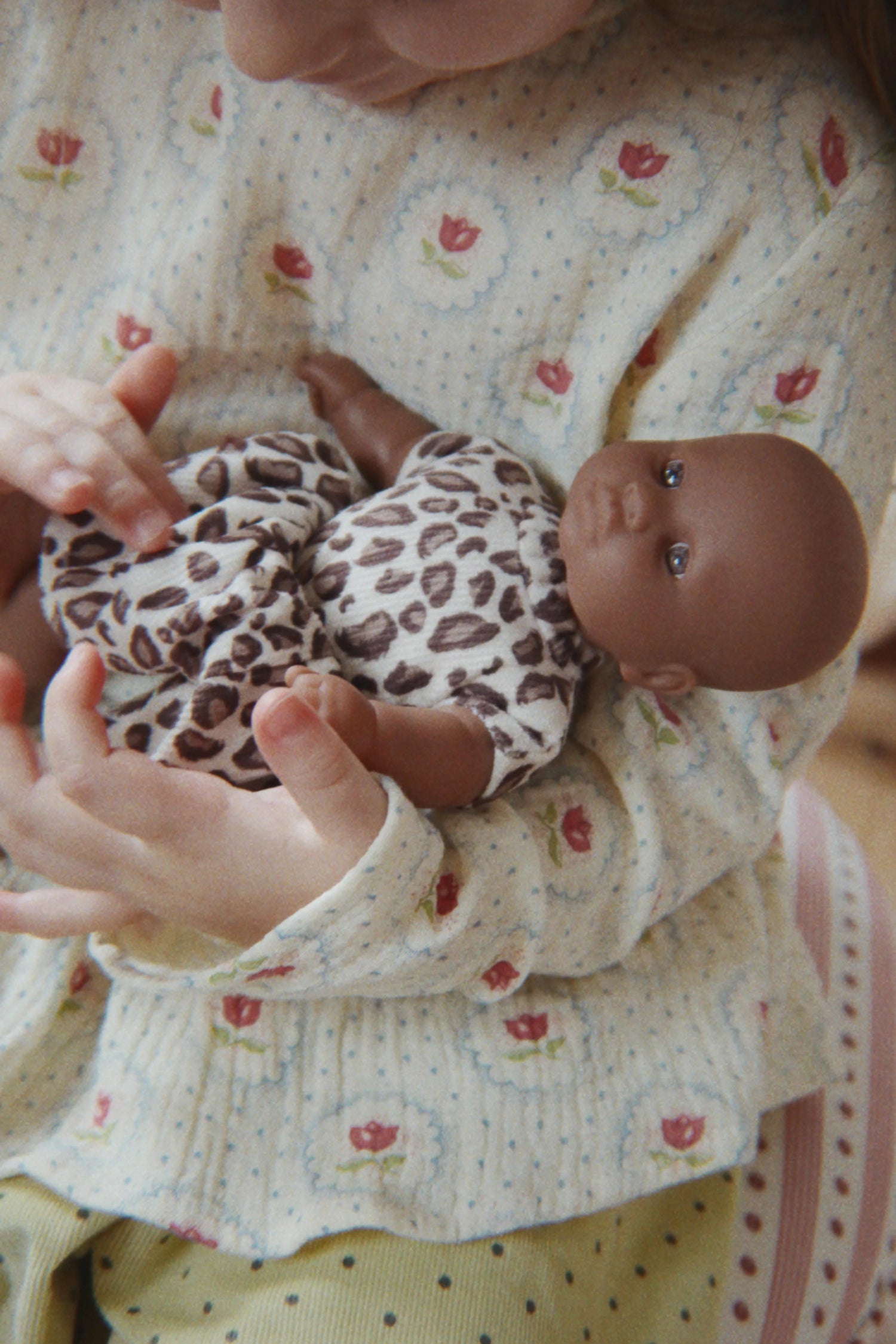 Konges Slojd -  Kleine Babypuppe, Outfit leoprint