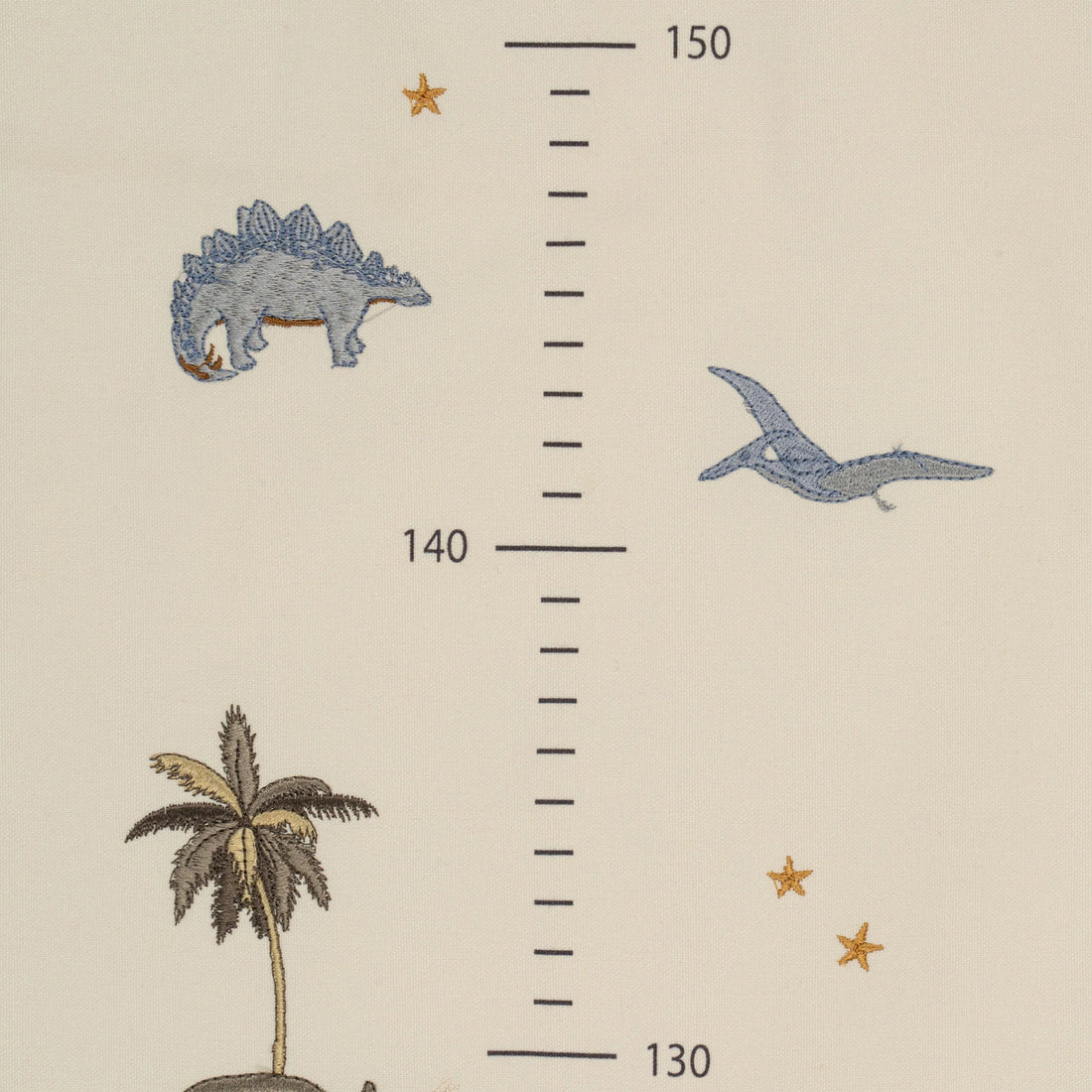 Konges Slojd -  bestickte Messlatte Baumwolle Dino