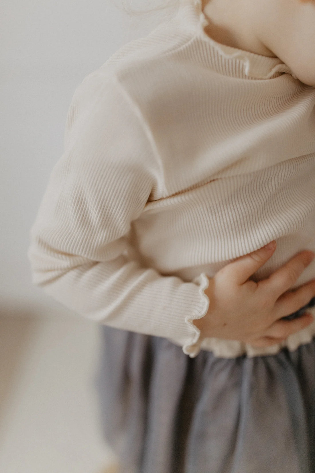 Leevje - Langarmshirt in beige für Kinder/Mädchen (detail)