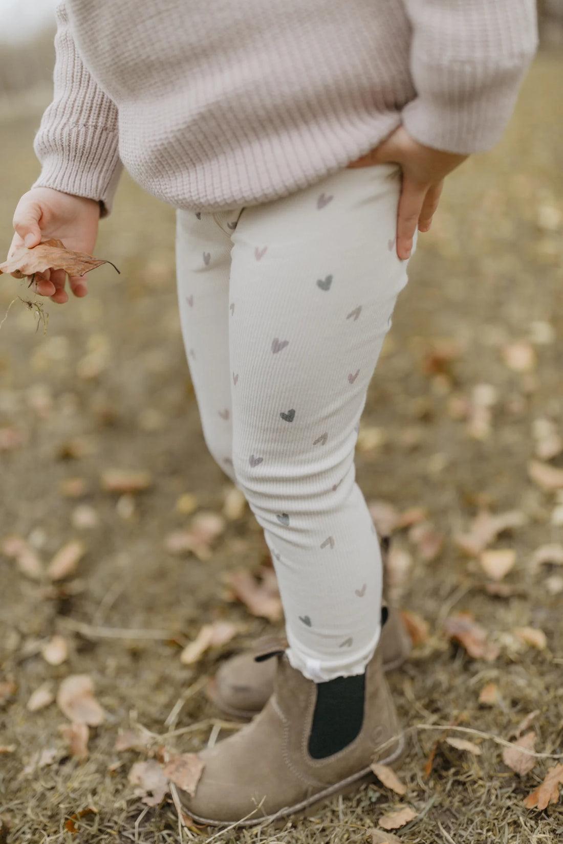 Leevje - Leggings mit Herzen &amp; Schleife für Mädchen/Kinder in beige