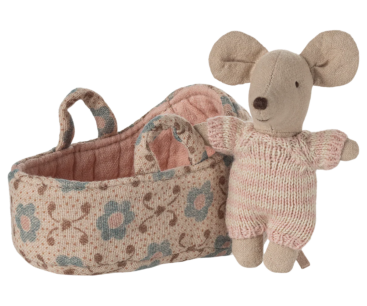 Maileg - Babymaus in der Tragentasche rosa