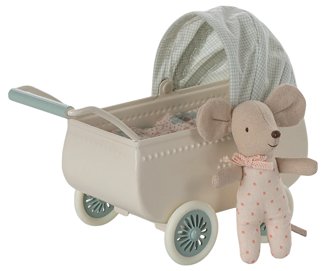 Maileg - Kinderwagen mit Babymaus mint