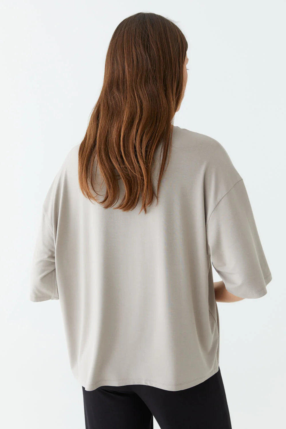 Movesgood - Oversize T-Shirt Olivia aus Bambus taupe