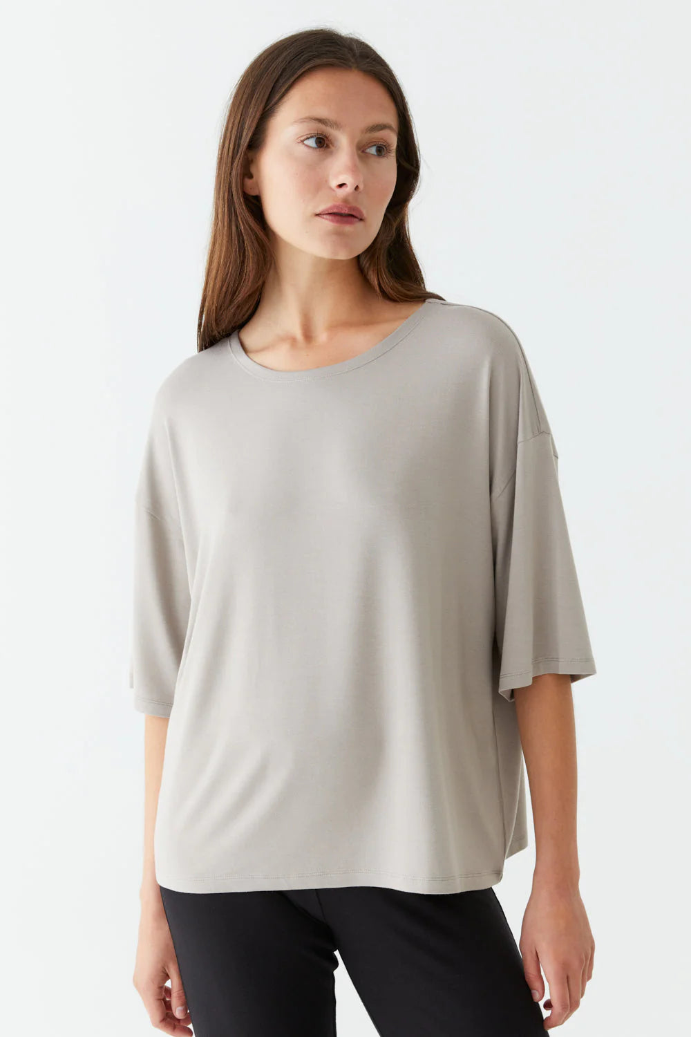 Movesgood - Oversize T-Shirt Olivia aus Bambus taupe
