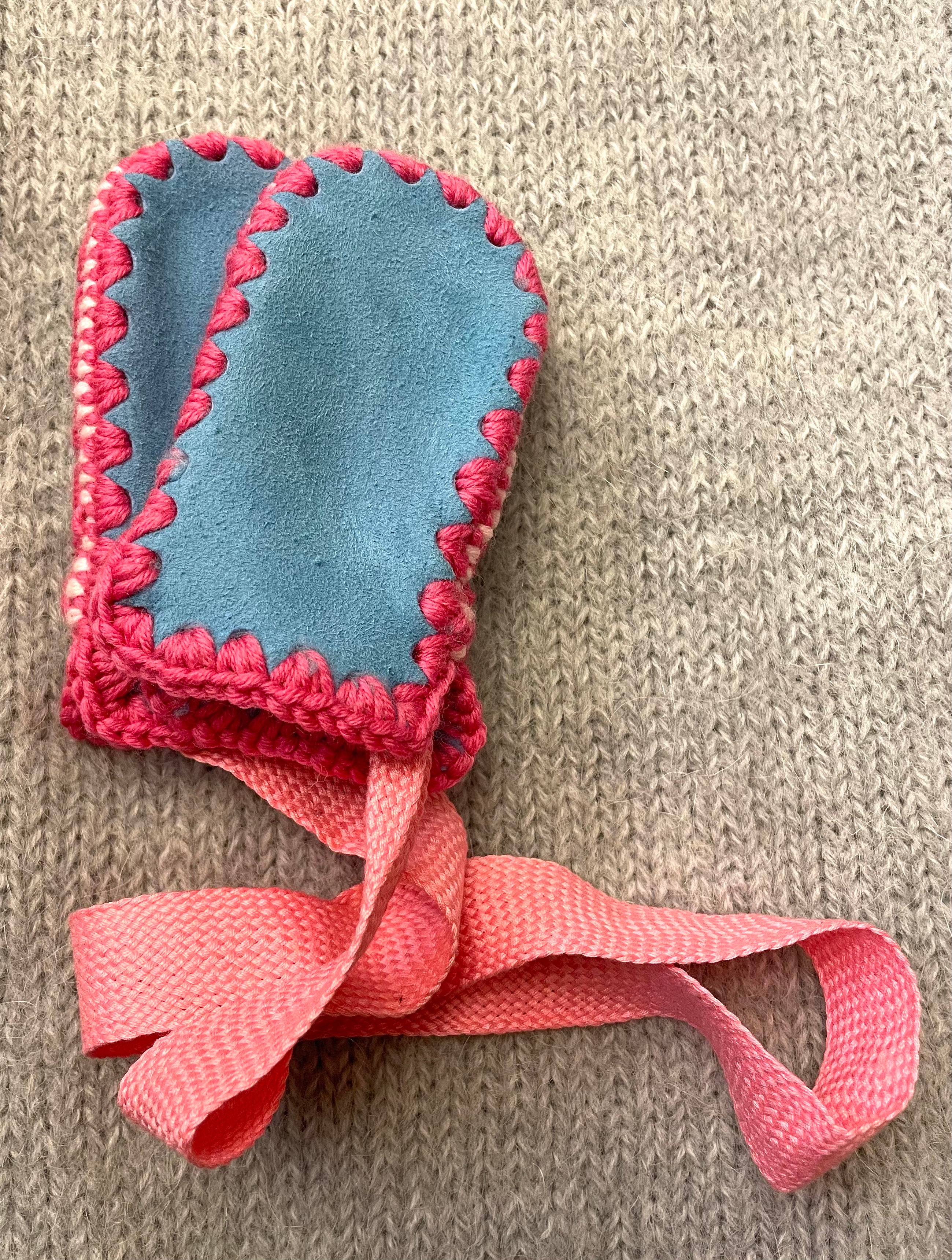 PaRI with Style - Baby Handschuhe aus Lammfell hellblau/ pink