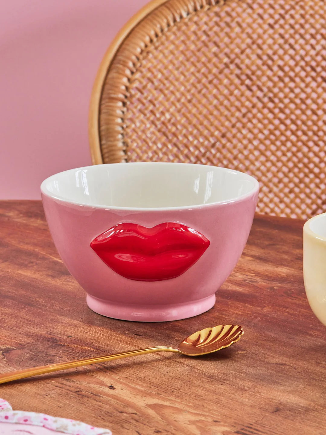 Rice - Schüssel mit roten Lippen