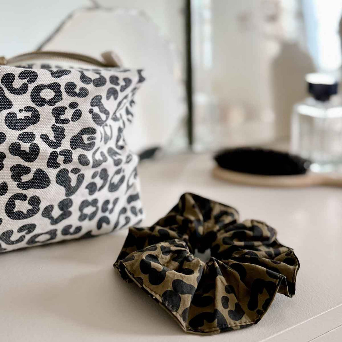 Rose in April - Scrunchie Leoprint Baumwolle schwarz/ olive