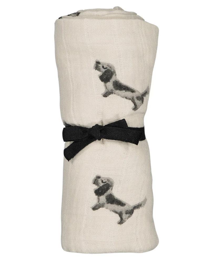 Rose in April - Swaddle Bianca mit Dackelprint