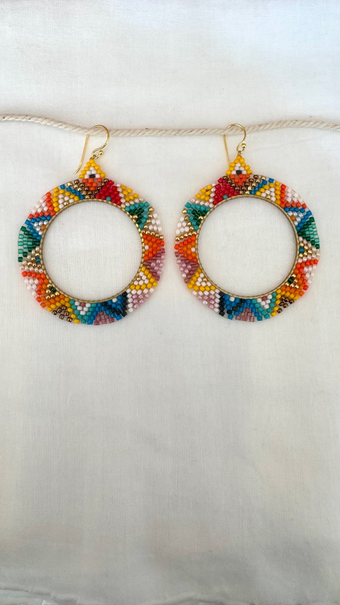 Sister Schmuck - handgefertigte runde Ohrringe natur-rot