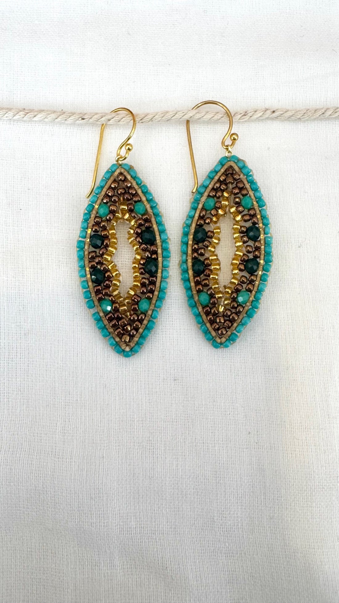 Sister Schmuck - handgefertigte ovale Ohrringe gold-türkis