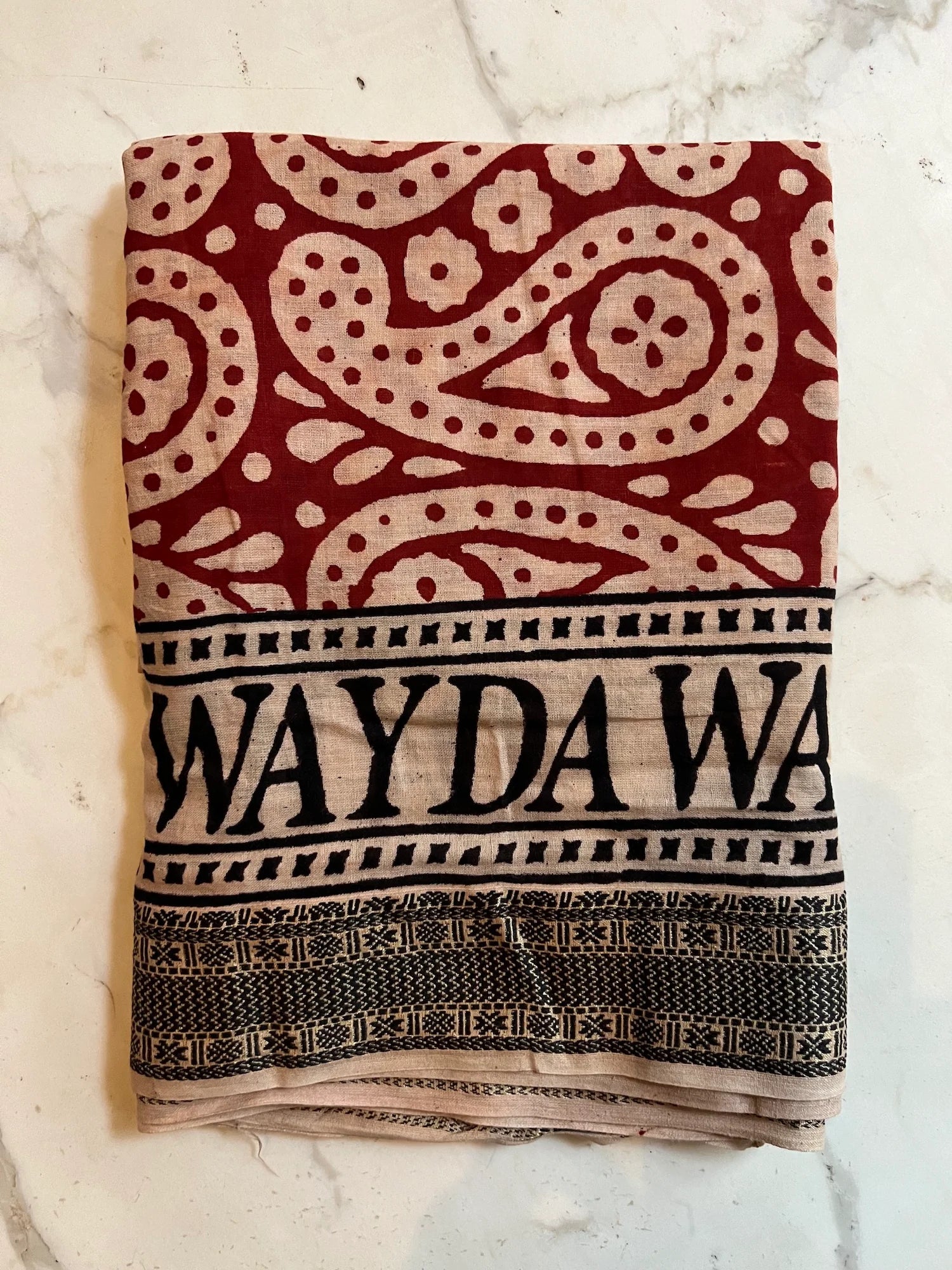 Wayda - handebruckter Baumwollschal rot