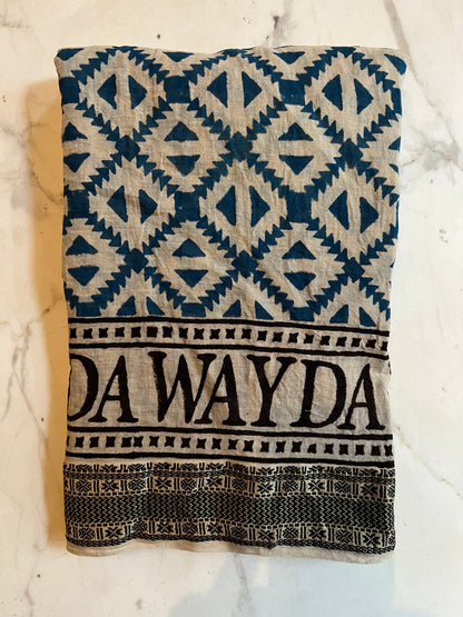 Wayda - handebruckter Baumwollschal blau
