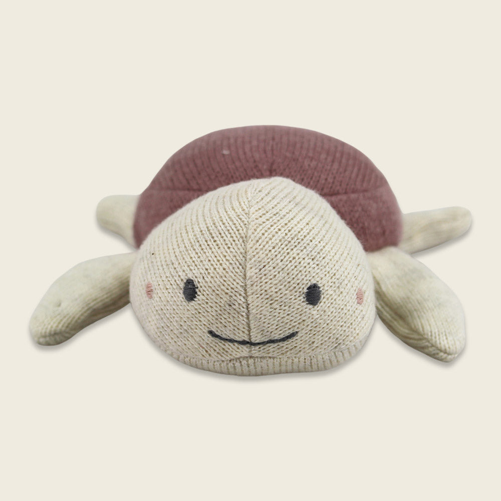 Ava &amp; Yves - Babyrassel Baumwolle (bio) Schildkröte rosa