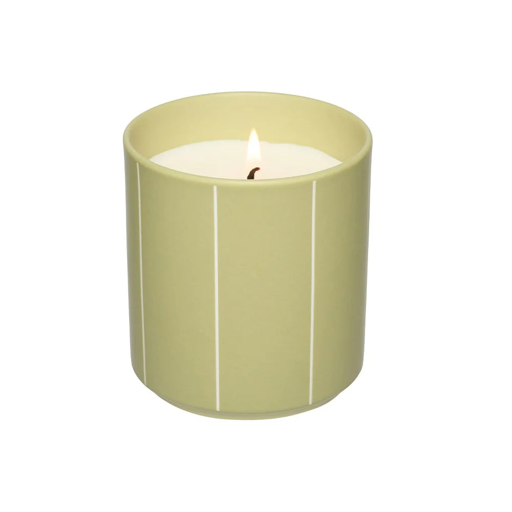 ▷ Design Letters - Duftkerze mint im Porzellanbecher