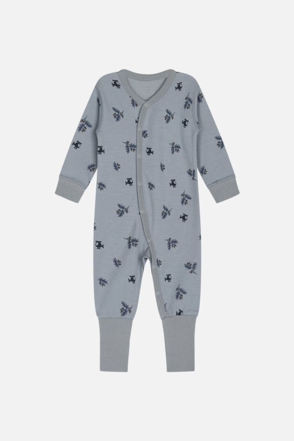 Langarm-All-in-One aus bequemer Stretchwolle und Bambusviskose. Einige mit einem Abdruck einer Eichel oder einer Eichel und einem Hubschrauber.