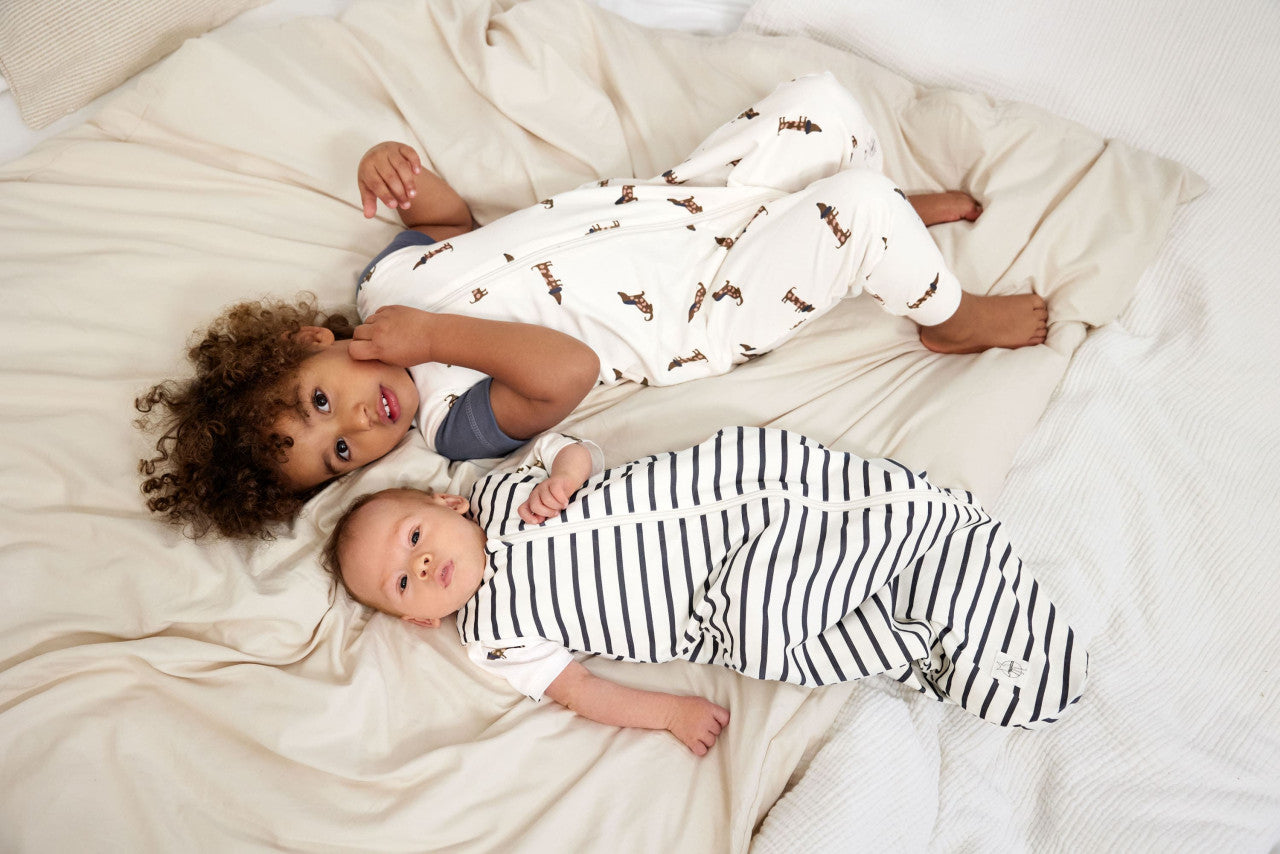 Lässig - Baby Sommerschlafsack ohne Arm Streifen natur/ blau 1 TOG aus BiobaumwolleLässig - Baby Sommerschlafsack mit Füßen Hund milky 1 TOG