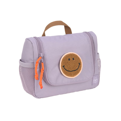 Die Kinder Waschtasche in Lilac aus der Little Gang Kollektion ist ideal für Reisen oder Übernachtungen