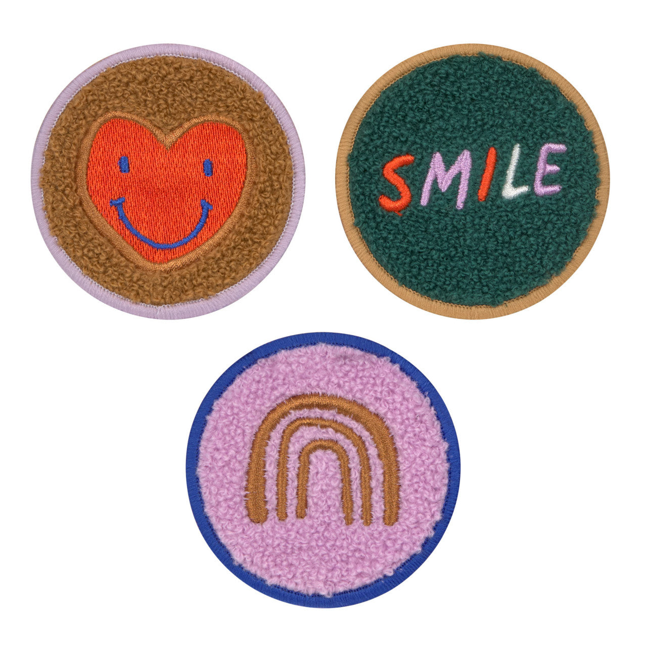 Mit dem niedlichen 3er Patch Set Smile Heart werden Kinderrucksäcke und Taschen mit Schlaufen zu ganz besonderen Begleitern Die Patches können kinderleicht befestigt und auch wieder abgenommen werden. Pimp your bag!
