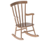 Der perfekte Stuhl für eine Pause oder ein kleines Nickerchen. Dieser Stuhl passt perfekt zur Mäusefamilie und kann leicht mit anderen Mäusemöbeln und Accessoires kombiniert werden, um ein schönes Wohnzimmer zu schaffen.