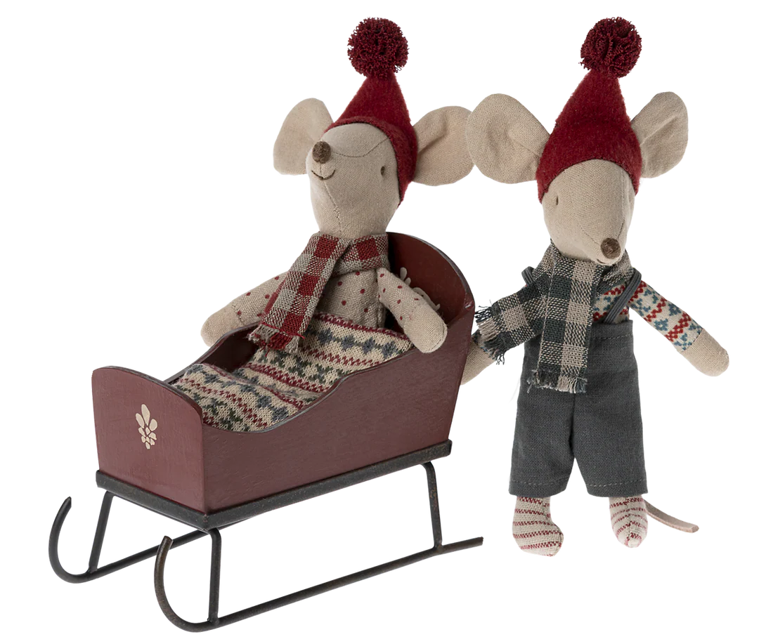 Maileg - Schlitten Maus in rot für Kinder