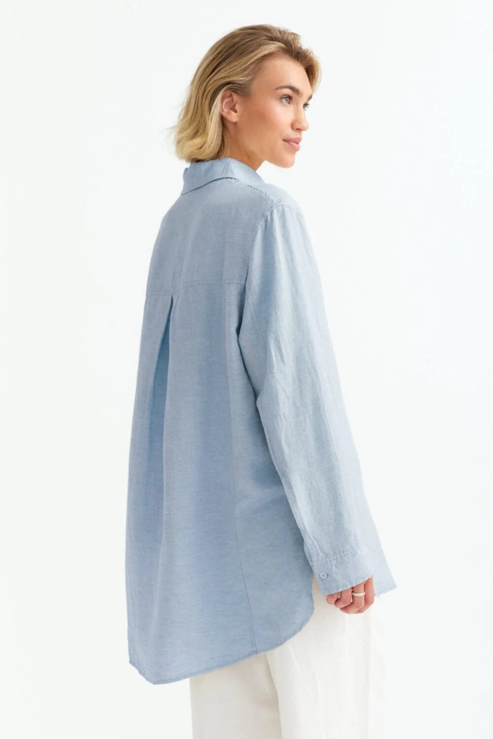 Movesgood - Oversize Bluse hellblau aus Bambus/ Leinen