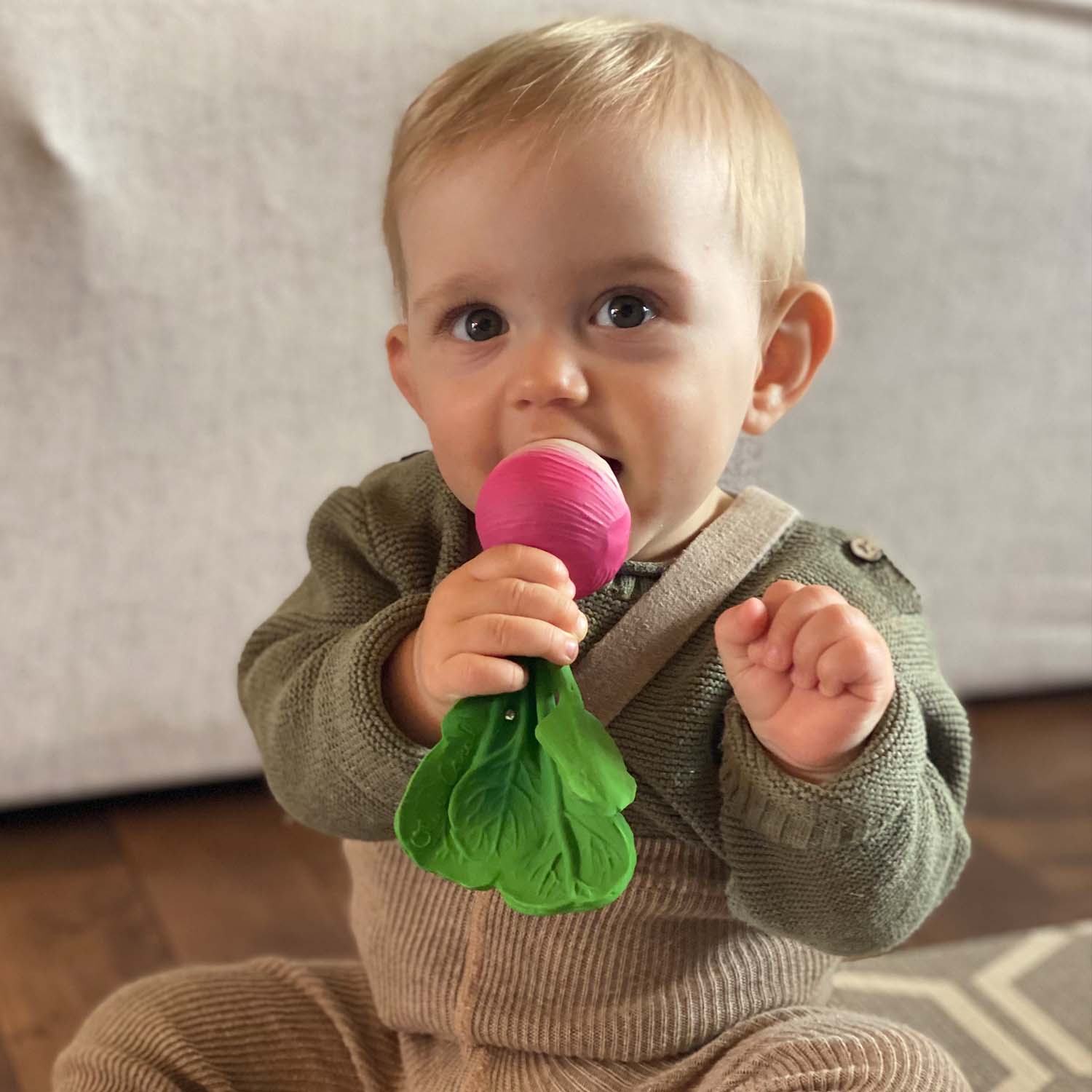 Oli &amp; Carol -  Radischen Greifling/ Teether