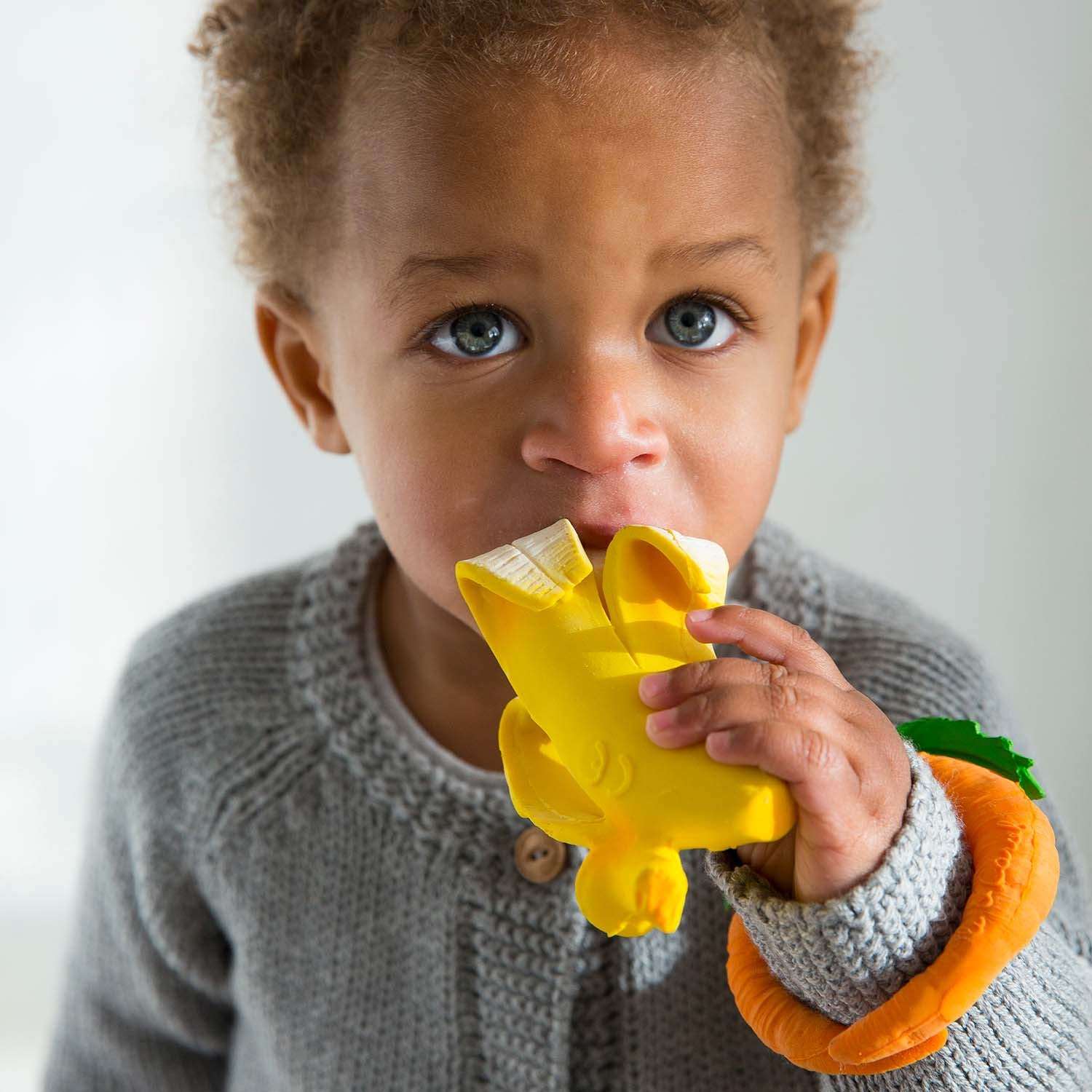 Oli &amp; Carol -  Banane Ana Greifling/ Teether