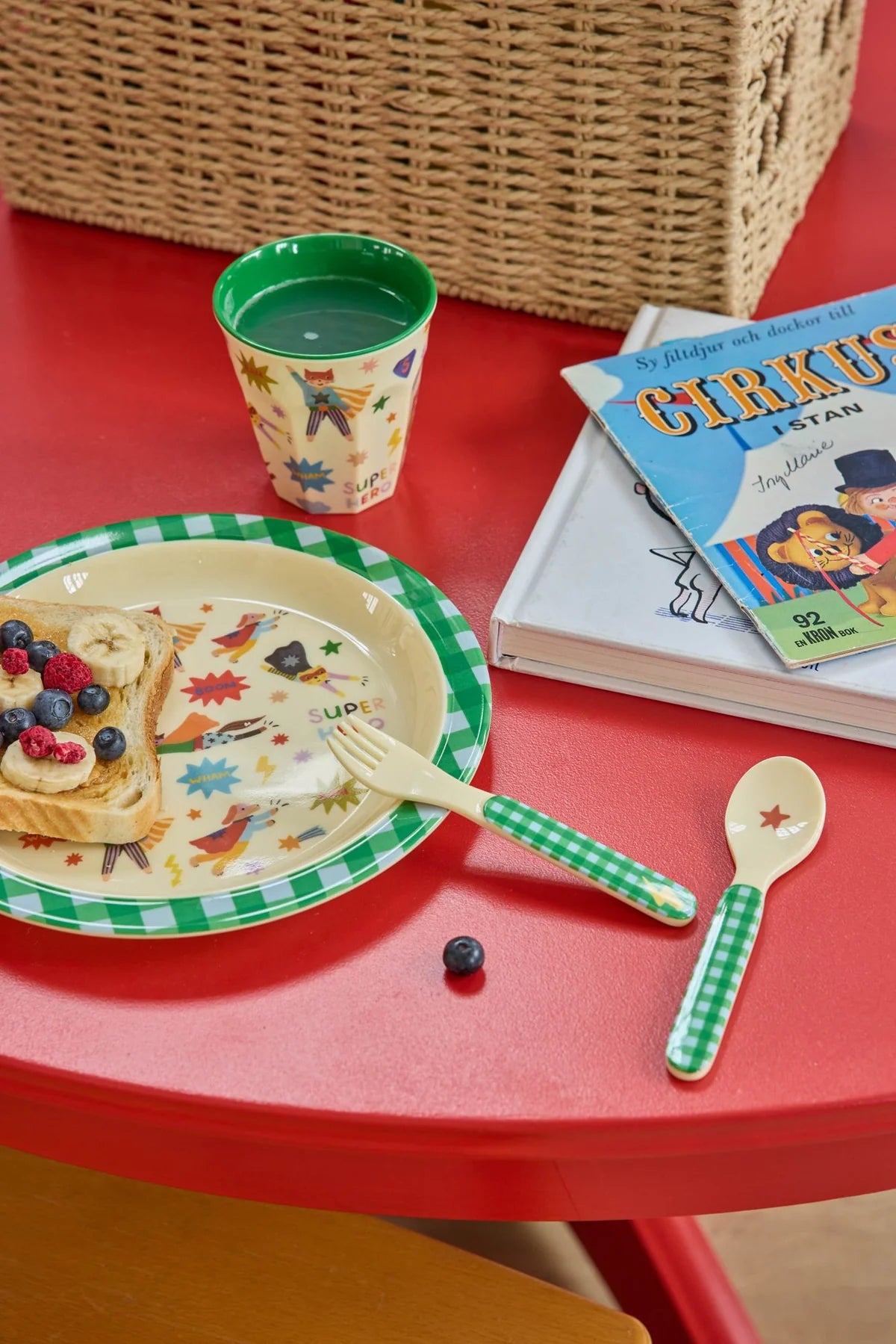 Rice - Melamine Becher Hero-Print grün