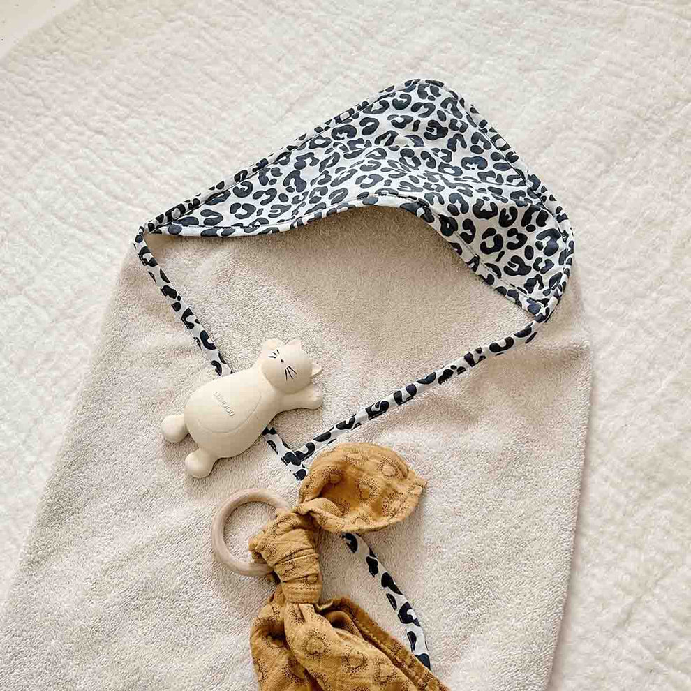 Rose in April - Baby Kaputzenhandtuch leoprint