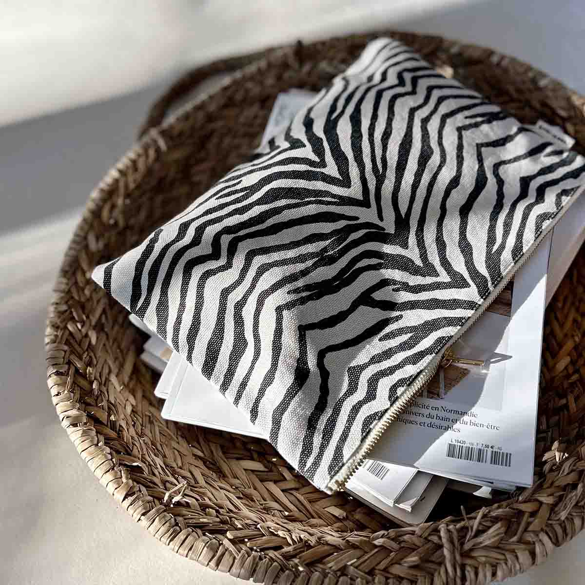 roseinapril-lilipuch-zebra