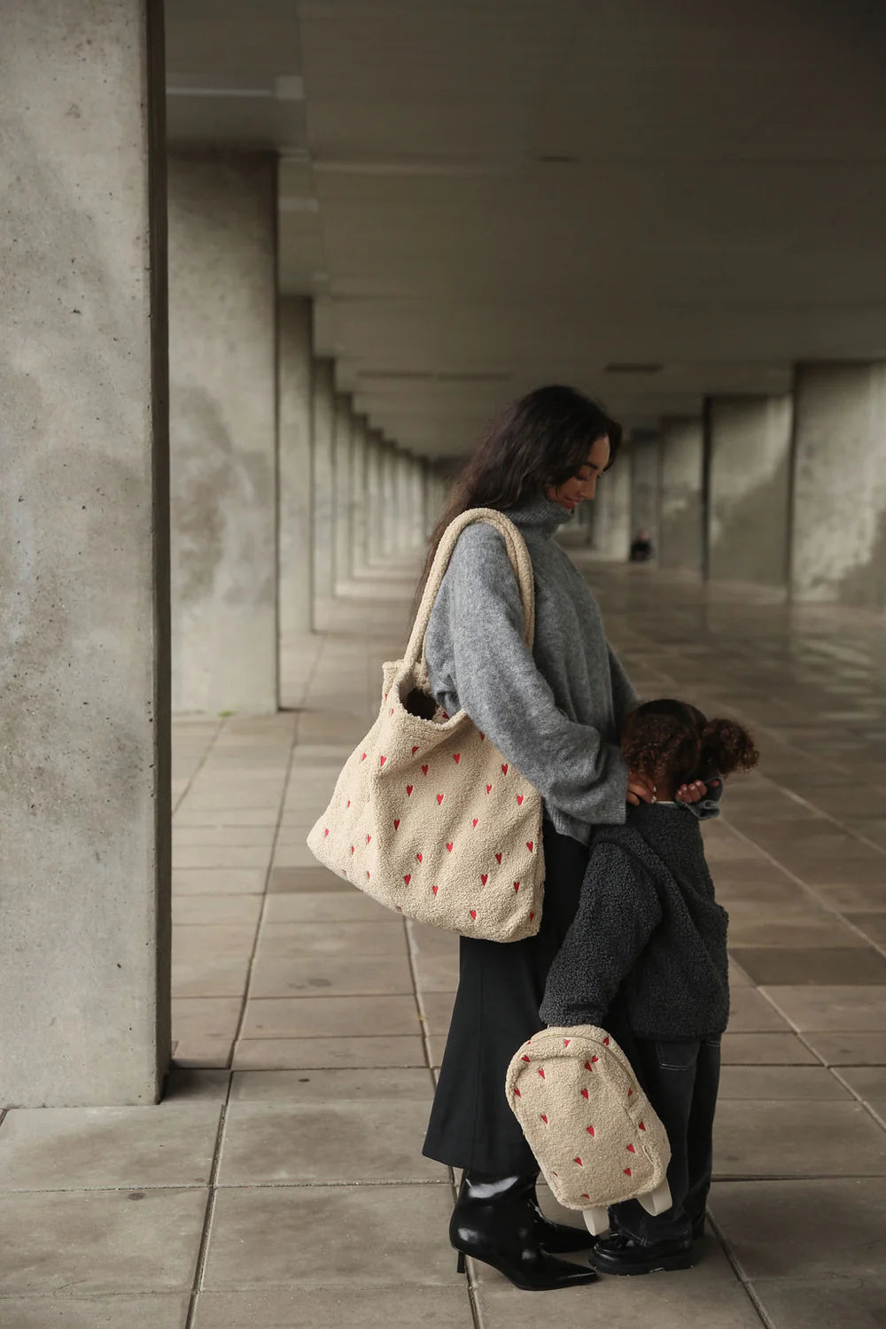 Studio Noos - Teddy Mom-Bag beige Teddytasche mit Herzen