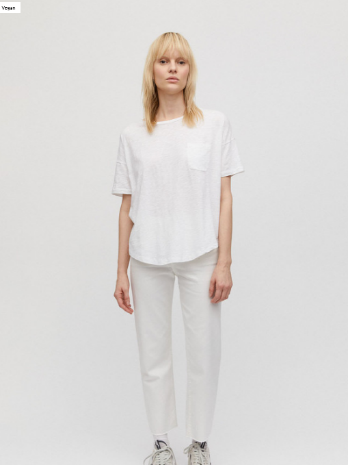 Weißes T-shirt aus Biobaumwolle und Kapok mit Brusttasche, fair produziert von Armedangels