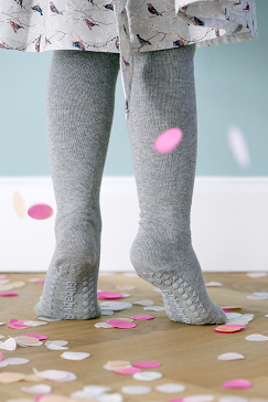 Rutschfeste Strumpfhose mit Stopper an den Füßen in grau aus Baumwolle-Polyester fair produziert von Go Baby Go