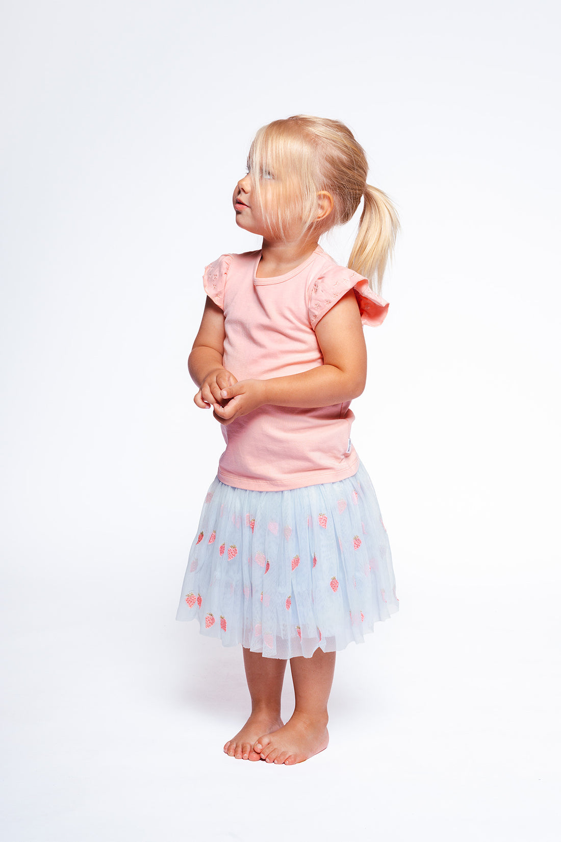 T-Shirt aus weicher Baumwolle mit Rüschenärmeln, die mit aufgestickten Sternen verziert sind.