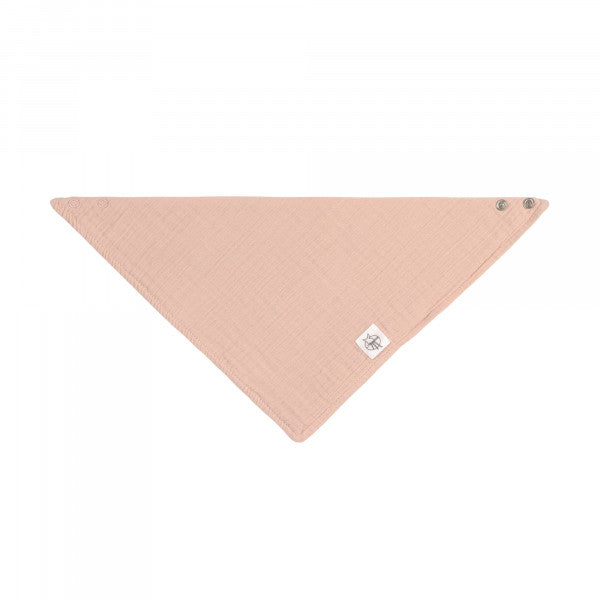Das rosa GOTS zertifizierte Mull Dreieckstuch besteht aus reiner Baumwolle (bio) und sorgt für ein weiches Tragegefühl. Mit den Druckknöpfen kann das Halstuch individuell an die Größe des Kindes angepasst werden.