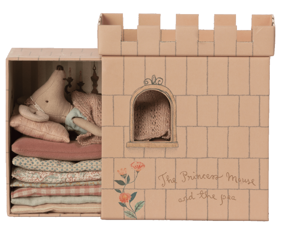 Es war einmal… Spielset inspiriert von dem berühmten Märchen Prinzessin und die Erbse. Dieses Set enthält ein Schloss mit Matratzen, eine Erbse und eine Prinzessinnenmaus.